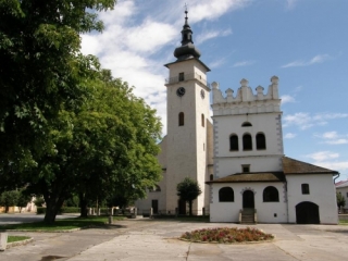 Kostol so zvonicou
